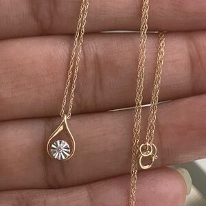 10kt Gold Teardrop Diamond Necklace